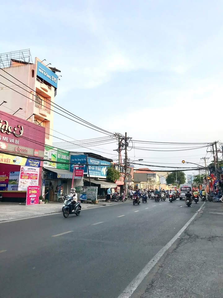 Nhà Phước Long B 65m² - 5.5 Tỷ, 2PN, Hẻm Xe Hơi Đỗ Cổng