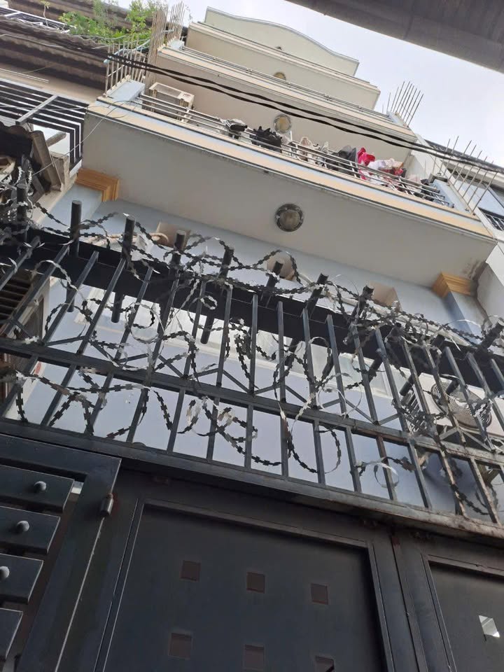 Cho thuê nhà 5 tầng mặt tiền Trần Quang Diệu, Q3 - 70 triệu/tháng