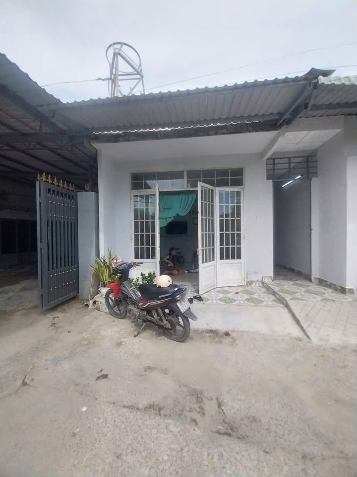 Nhà 160m² Tặng 2 Phòng Trọ, Giá 1.65 Tỷ Tại Đức Hòa, Long An - Kinh Doanh Tốt