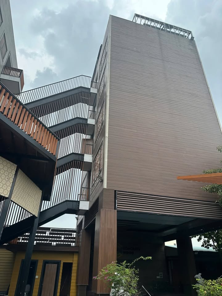 Tòa nhà Mặt tiền Nguyễn Duy Trinh, Thủ Đức 160 tỷ - Vị trí đắc địa!