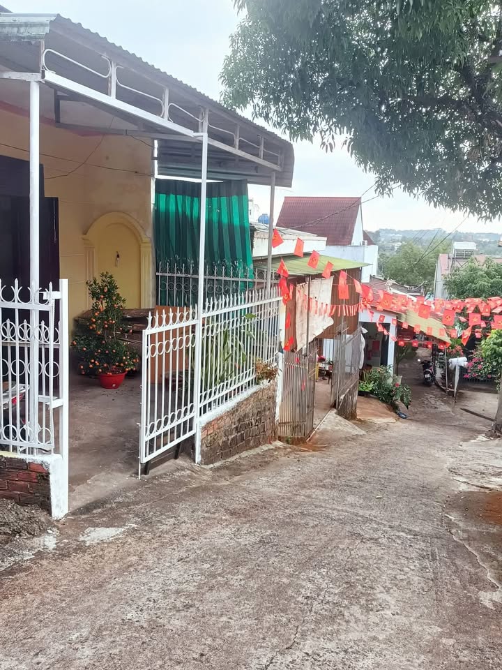 Nhà Riêng Gia Nghĩa 93.5m² - Vị trí đẹp, chính chủ bán, gần chợ!