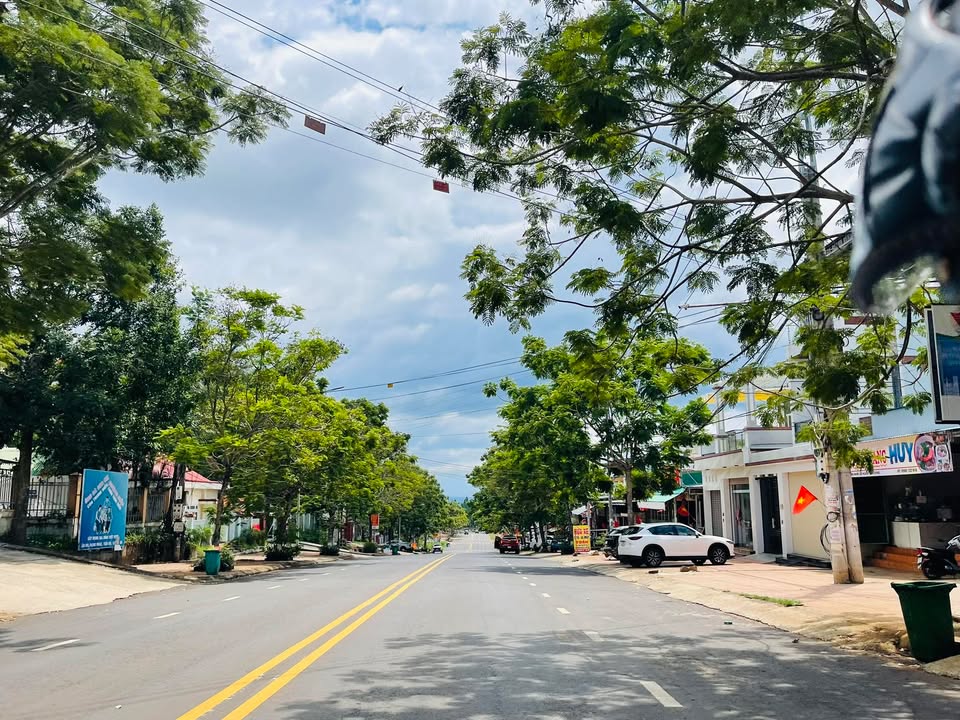 Đất Vàng Gia Nghĩa 450m² - Mặt Tiền Nhựa, Sổ Đỏ Riêng - Giá Chỉ 5.x Tỷ