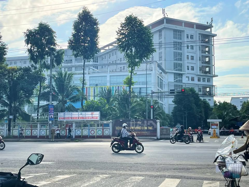 Nhà 1 Trệt 1 Lầu Ngay BV Nhi Đồng Cần Thơ - 100m² Sổ Hồng Giá 5.7 Tỷ