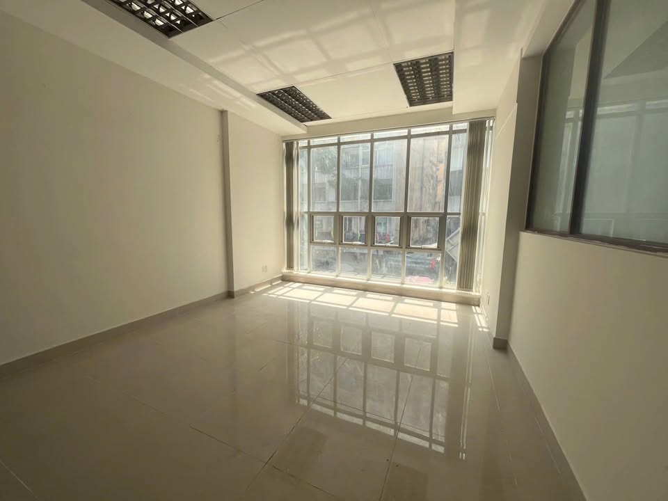 Nhà mặt tiền Quận 1 80m² - Mặt tiền kinh doanh đắc địa!