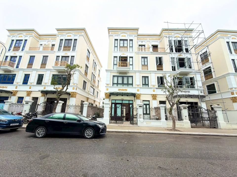 Nhà song lập Vinhomes Vũ Yên 180m² - Hoàn thiện nội thất, giá tốt