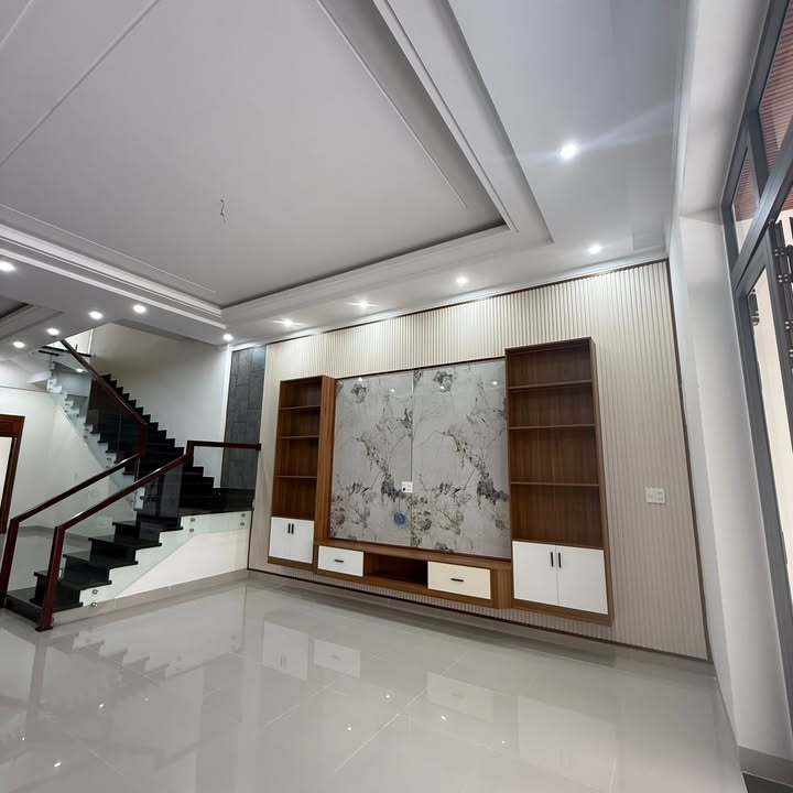 Nhà Hẻm Lý Nam Đế Pleiku 135m² - Ô tô vào tận nhà!