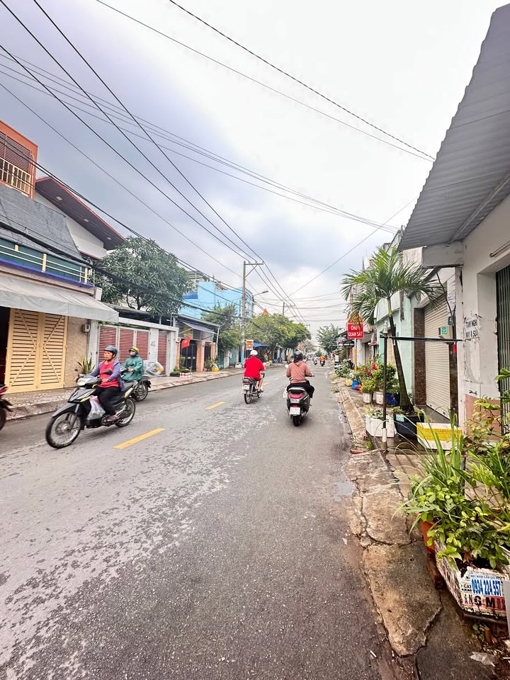 Nhà Mặt Tiền Kinh Doanh Đường 33 Linh Đông, Thủ Đức - 120m², 7.7 Tỷ