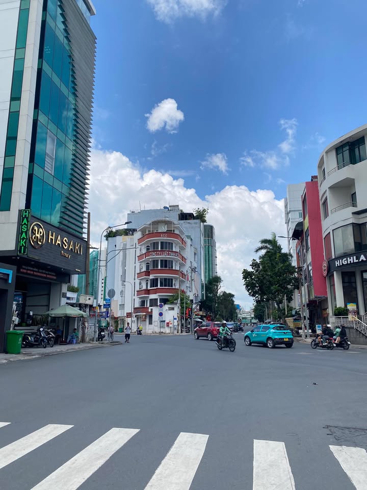 Nhà 99m² 4 Tầng Mặt Tiền Út Tịch, Tân Bình - 18 Tỷ TL