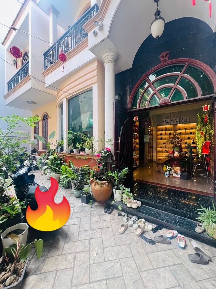 Nhà mặt tiền Võ Văn Kiệt 237m² - Ô tô vào tận nhà