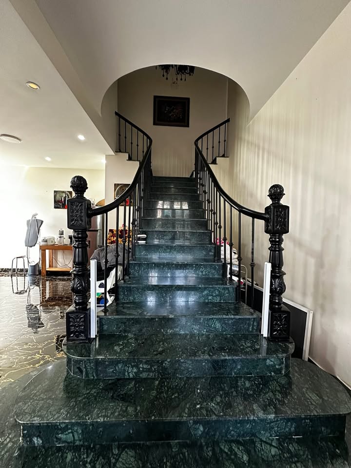 Nhà Mặt Tiền Lữ Gia Đà Lạt 200m2 - Có Garage Ô tô, Giá 8.5 Tỷ