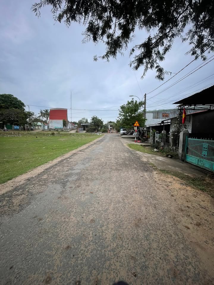 Bán đất tặng nhà mặt tiền Lý Thái Tổ, Kon Tum - 315m² kinh doanh đắc lộc