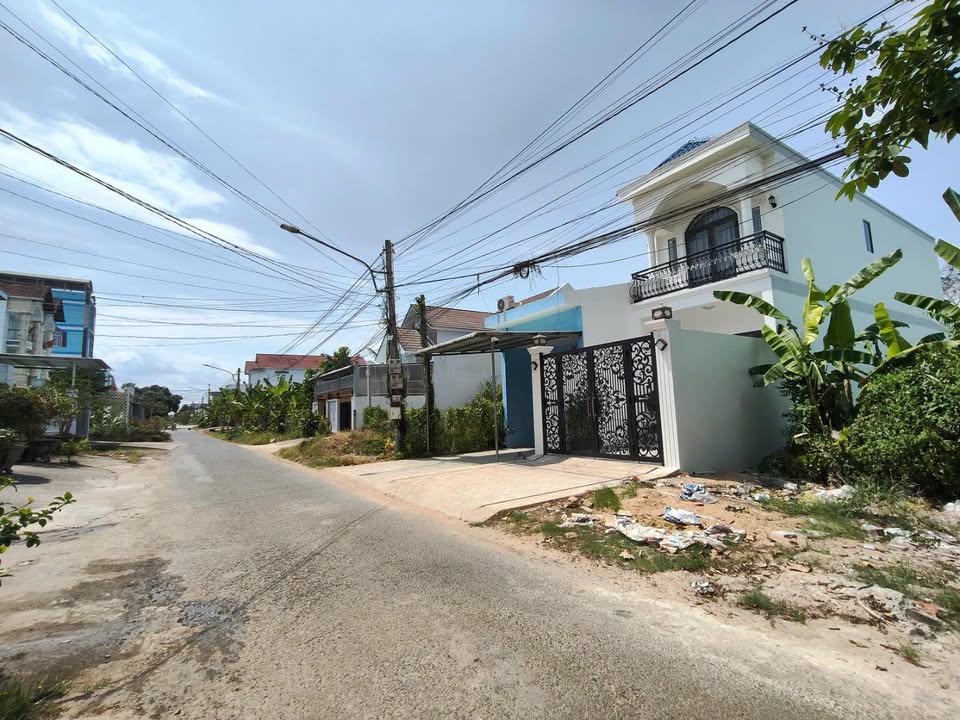 Nhà Mặt Tiền Đường Nhựa Phùng Hán, Mỹ Tho - 76m² Giá 3.8 Tỷ