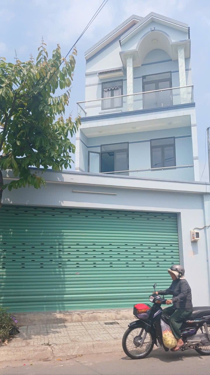 Nhà Phố Tân Hiệp Hóc Môn 132m² - Mặt Tiền Kinh Doanh Hiệu Quả!