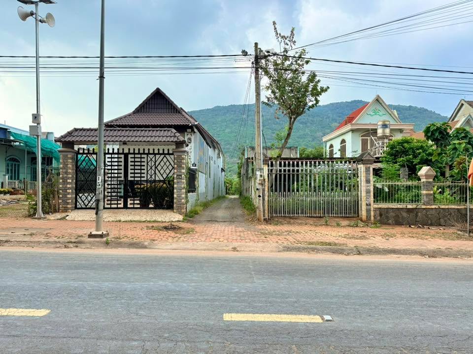 Bán Đất Thị Trấn Gia Ray, Đồng Nai - 180m² Sổ Đỏ, Giá Tốt