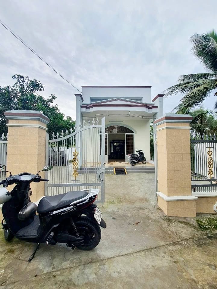 Bán Nhà 1 Trệt 1 Lửng 200m² Thổ Cư Phú Hưng, Bến Tre - Giá 1.3 Tỷ