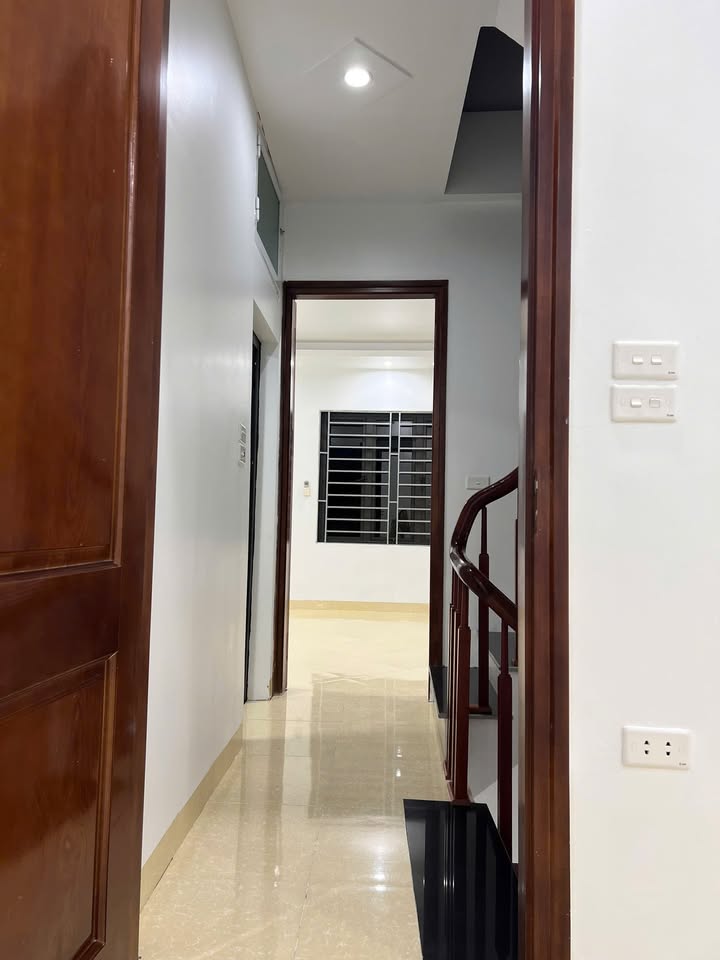 Nhà riêng Long Biên 35m² - Ô tô vào tận nhà, sẵn sàng ở ngay!