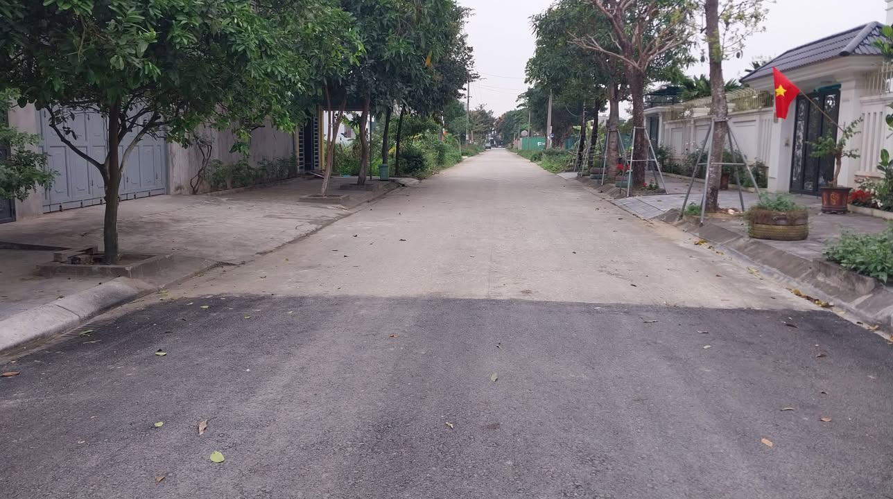 Bán gấp đất Vườn Hoa Ninh Bình 100m² - Sổ hồng sẵn, giá 3 tỷ