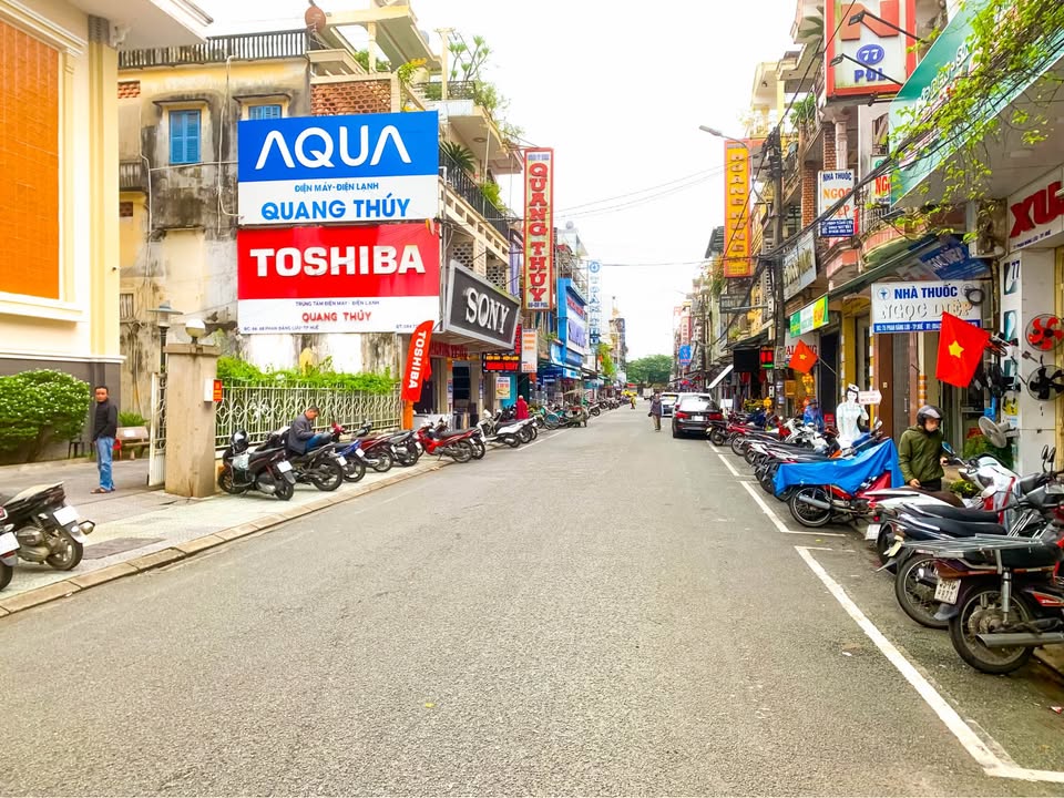 Nhà Phố Huế 102m² - Hai Mặt Tiền Kinh Doanh Đắc Địa!