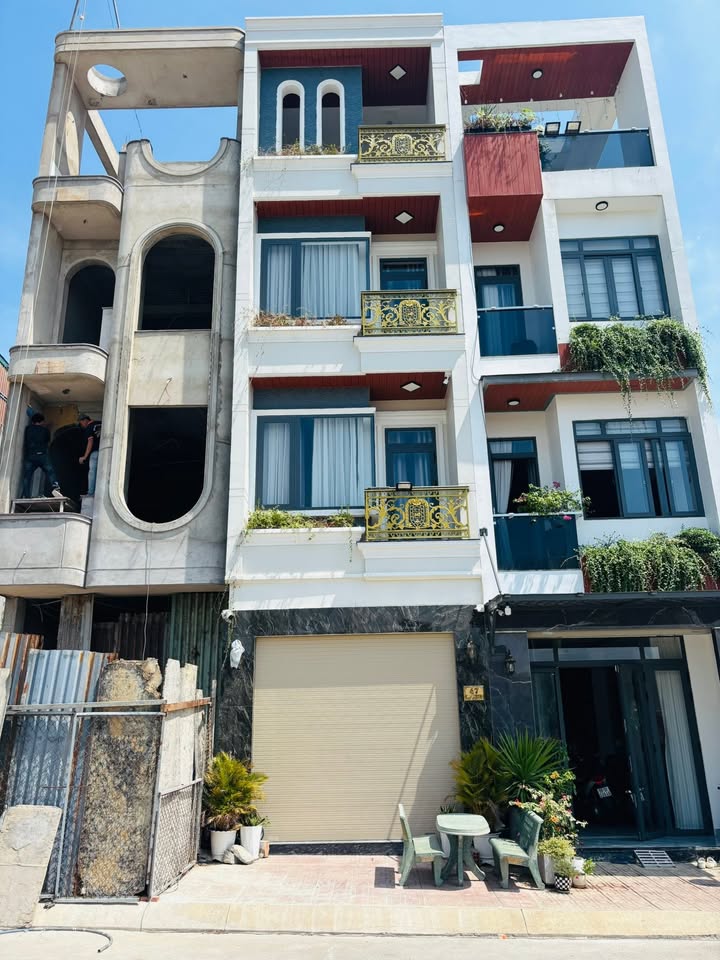 Nhà 4 Tầng Phường Đông Hòa - 226m² Sổ Hồng - Giá 7.3 Tỷ