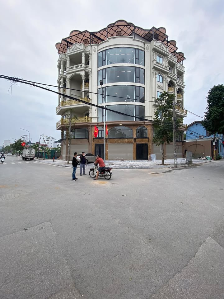 Nhà 7 Tầng Thang Máy View Hồ Điều Hòa Long Biên - 51m² Sổ Đỏ Giá 14.6 Tỷ