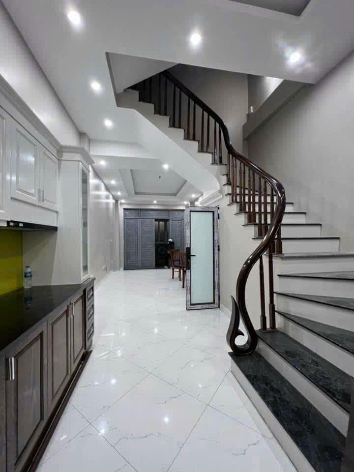 Bán nhà phân lô Tô Vĩnh Diện, Hoàng Mai - 40m² x 4 Tầng, Ô tô sát nhà