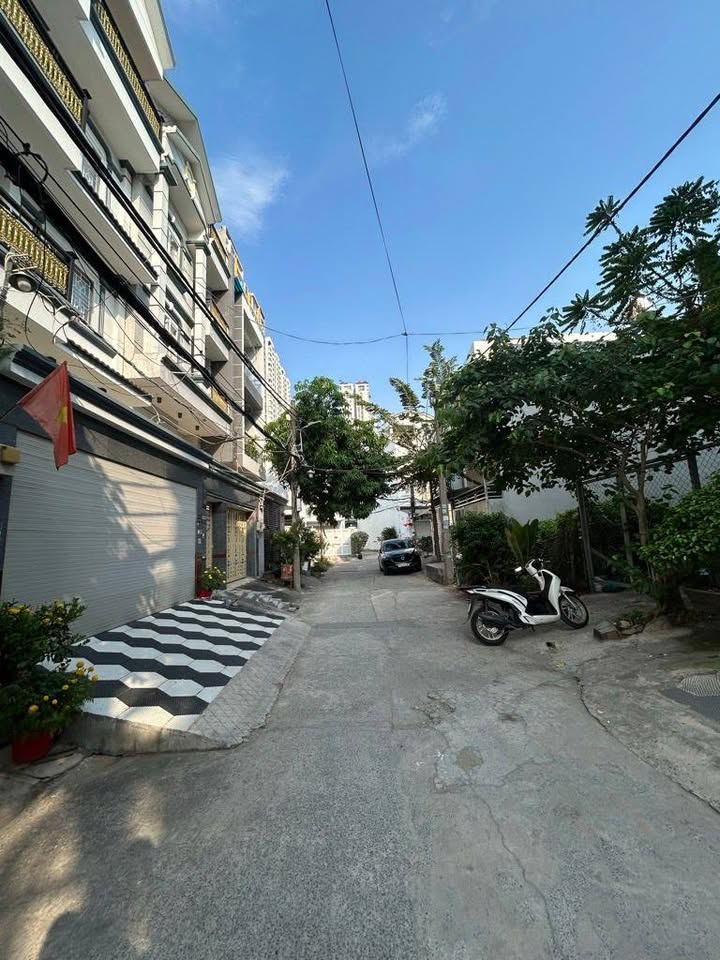 Đất Vàng Hoàng Quốc Việt, Q7 - 80m² Sổ Hồng Riêng, Giá 11 Tỷ