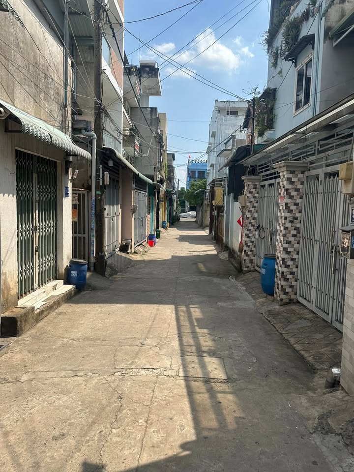 Nhà riêng Hoàng Hữu Nam, Q9 6 tỷ - Ô tô vào tận nhà!