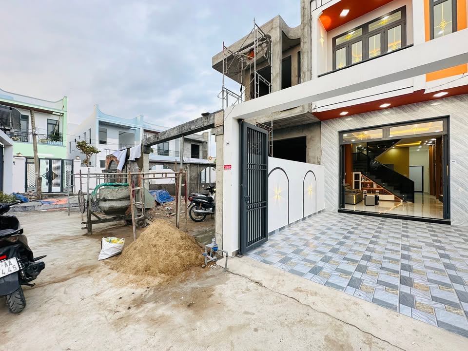 Shophouse Hưng Long Bình Chánh 92m² - 2.5 Tỷ, Sổ Hồng Riêng, Gần Chợ