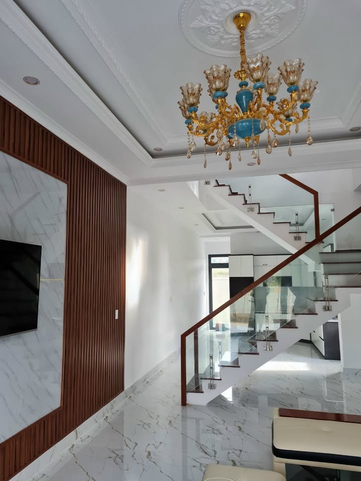 Nhà 100m² Phường 5 Đà Lạt - Sân Đậu Oto 7 Chỗ, 4PN, Giá 5.5 Tỷ