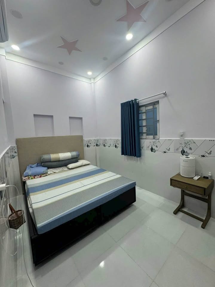 Nhà 70m² Sát Làng Đại Học Dĩ An - Giá 4 Tỷ Ô Tô Vào Nhà