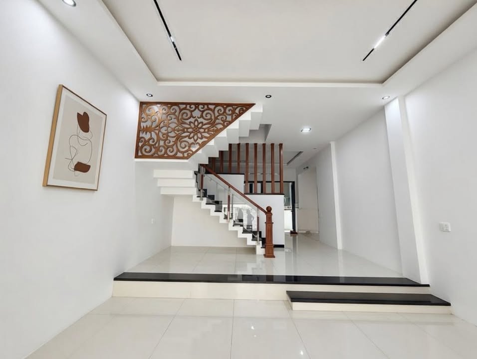 Nhà riêng Linh Đông 110m² 3 lầu - Vị trí đẹp, sân rộng ô tô!