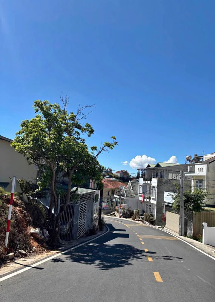 Đất Vàng Đà Lạt 102m² KQH Ngô Quyền - Hai Mặt Tiền Thoáng, Giá 7.2 Tỷ