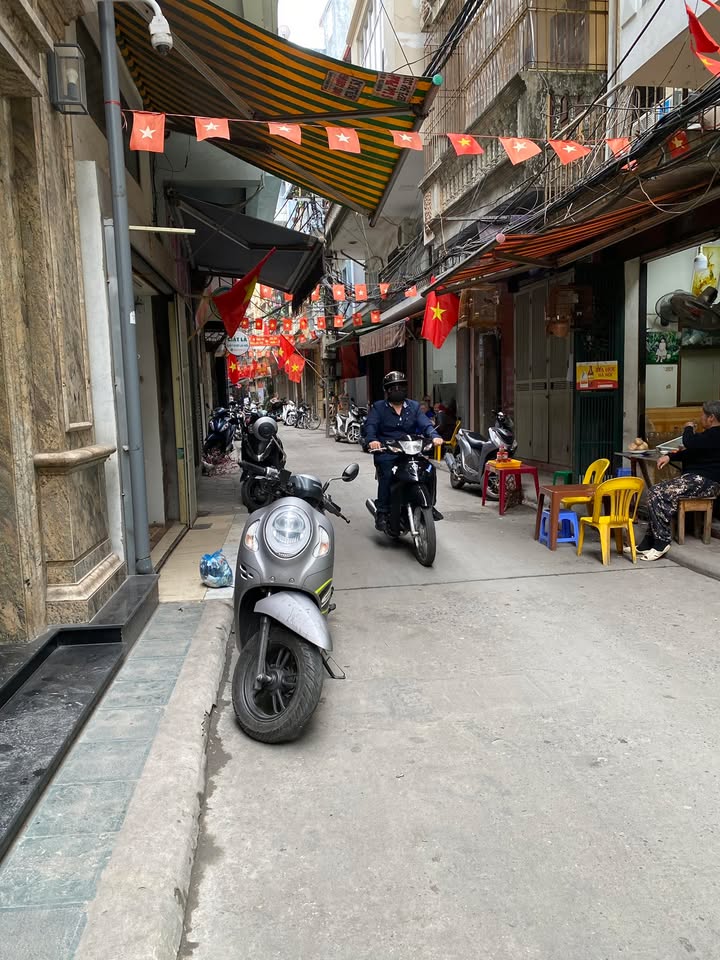 Nhà Lô Góc Hoàng Mai 72m² - 4 Tầng, Ô Tô Tới Nhà, Sẵn Sổ Đỏ