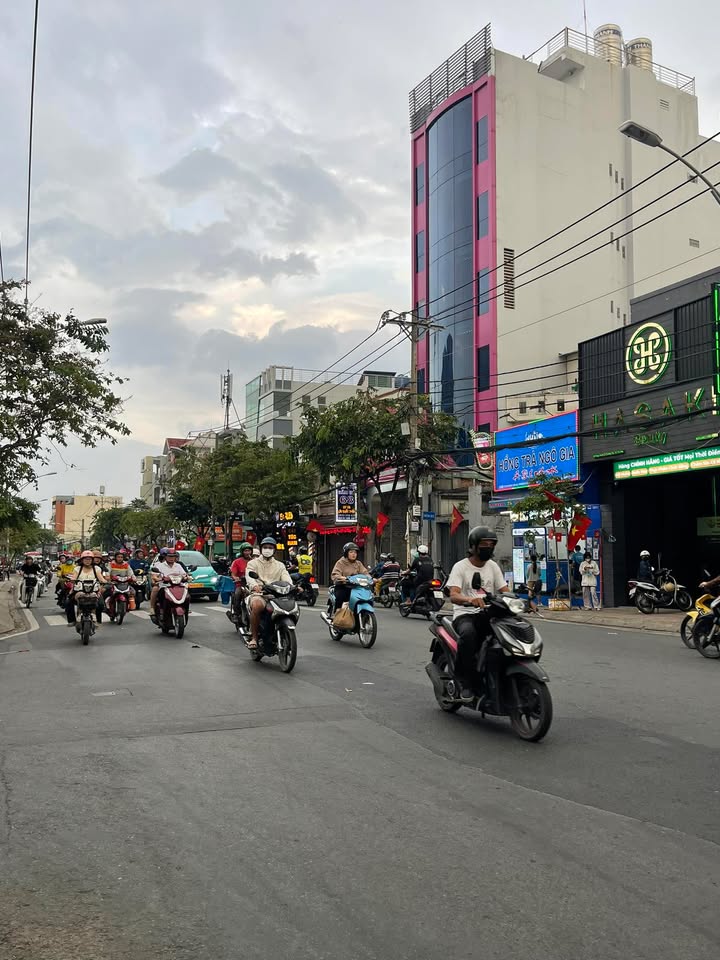 Nhà Phố Mặt Tiền Đặng Văn Bi, Thủ Đức 109m² - Mặt tiền kinh doanh sầm uất!