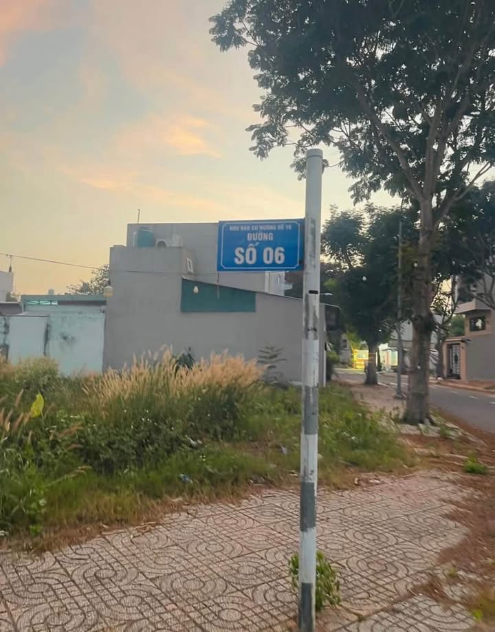 Nhà phố Thị trấn Bến Lức 100m² - Mặt tiền kinh doanh đắc địa!