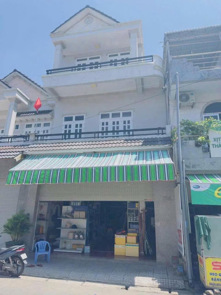 Nhà phố Long Hải 72m² Mặt tiền kinh doanh 4.5 tỷ - Sổ hồng sẵn sàng!