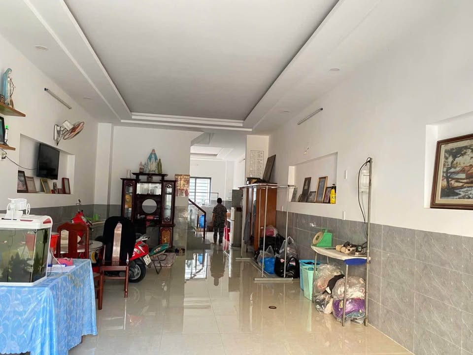 Nhà phố Bà Rịa 90m² - Vị trí đắc địa, đối diện công viên!