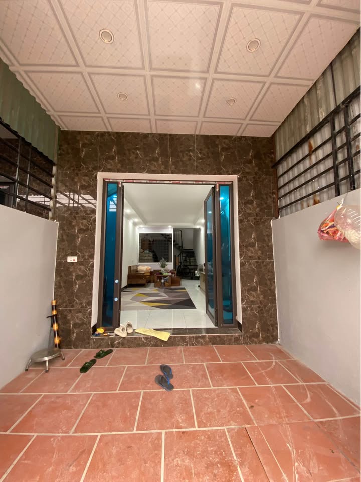 Nhà 46m² 2 Tầng Phường Nhân Chính - Ô tô vào nhà, gần trường học