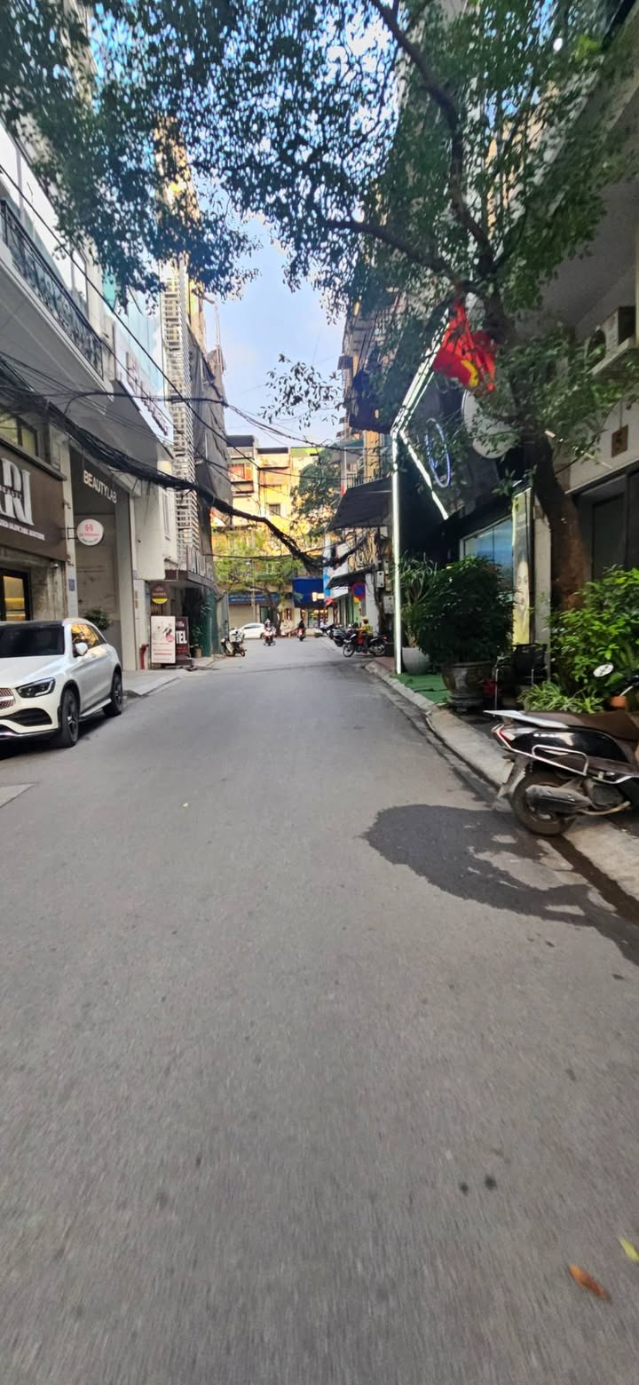 Nhà Hoàng Cầu Đống Đa 50m² - Ô tô vào tận nhà, giá tốt hiếm có!