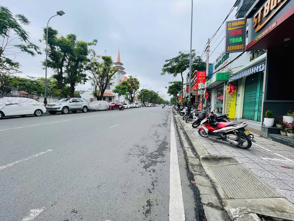 Nhà Mặt Tiền Kinh Doanh Nguyễn Huệ, Huế - 109m² - 1X Tỷ