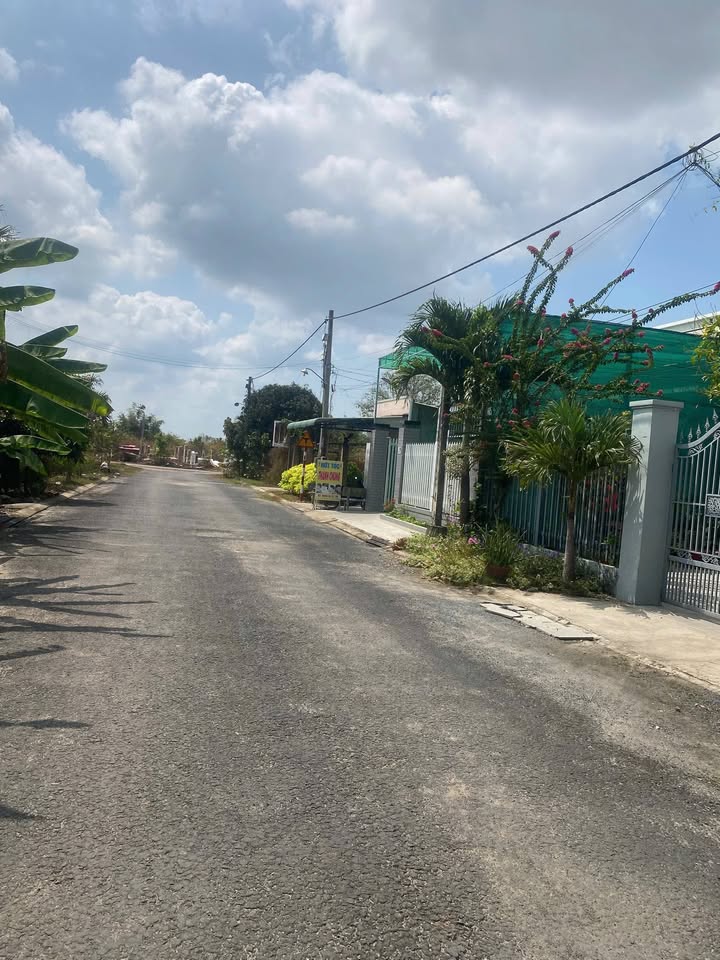 Bán gấp đất 180m² Ninh Lợi, Tây Ninh - Sổ hồng sẵn, giá 900 triệu