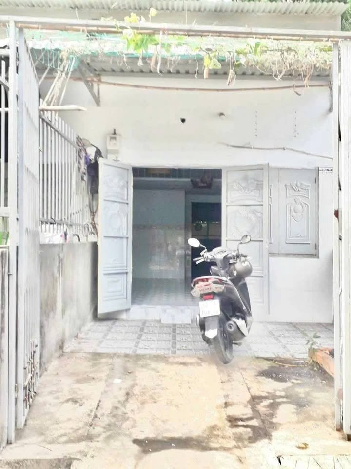 Nhà 88m² Sổ Đỏ Ngay Sát Sân Bóng Thanh Bình - Giá 950 Triệu