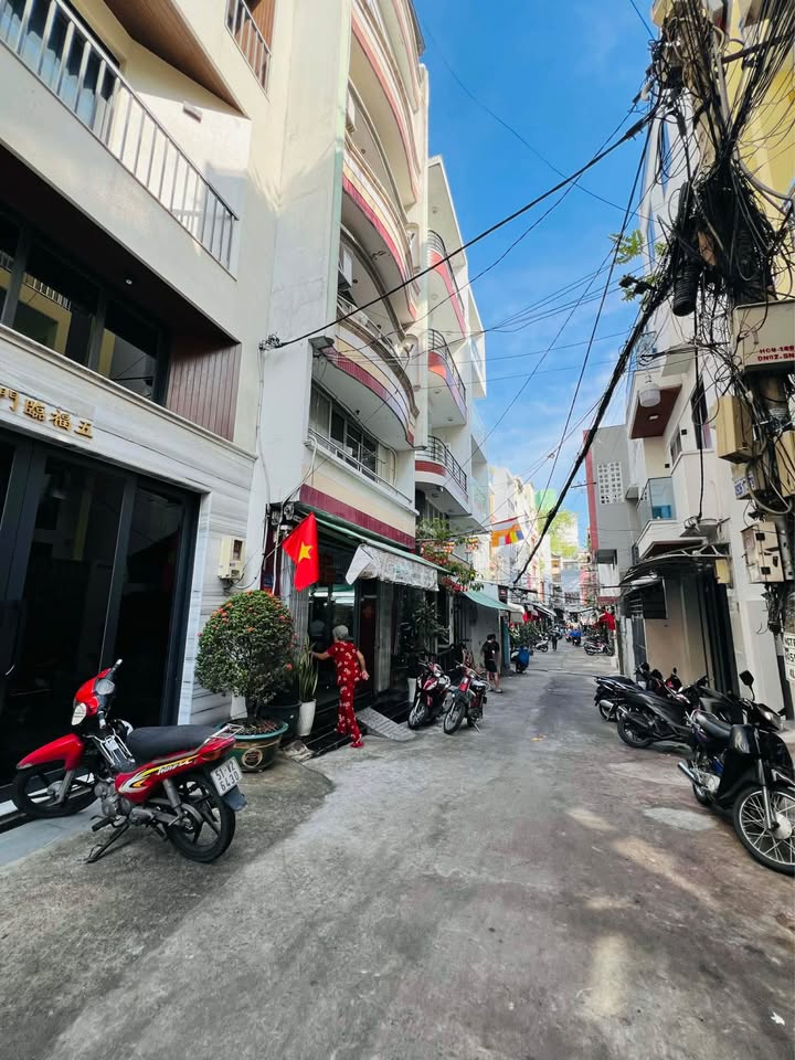 Nhà Mặt Tiền Nguyễn Trãi, Quận 5 - 56m² - Dòng Tiền 50 Triệu/Tháng - 8.x Tỷ