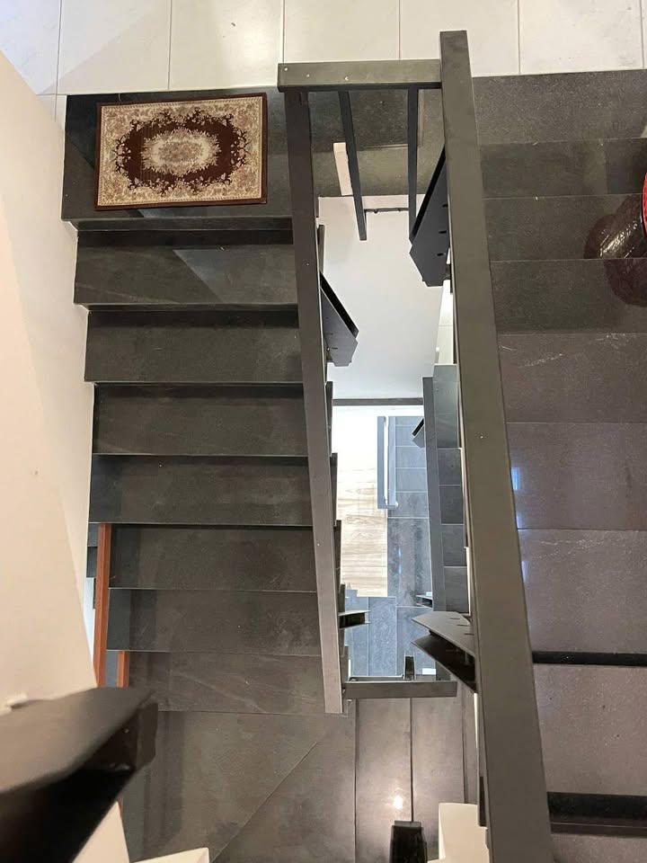 Nhà Mặt Tiền Tân Uyên 137m² 24 Tỷ - Đầu tư sinh lời vượt trội!