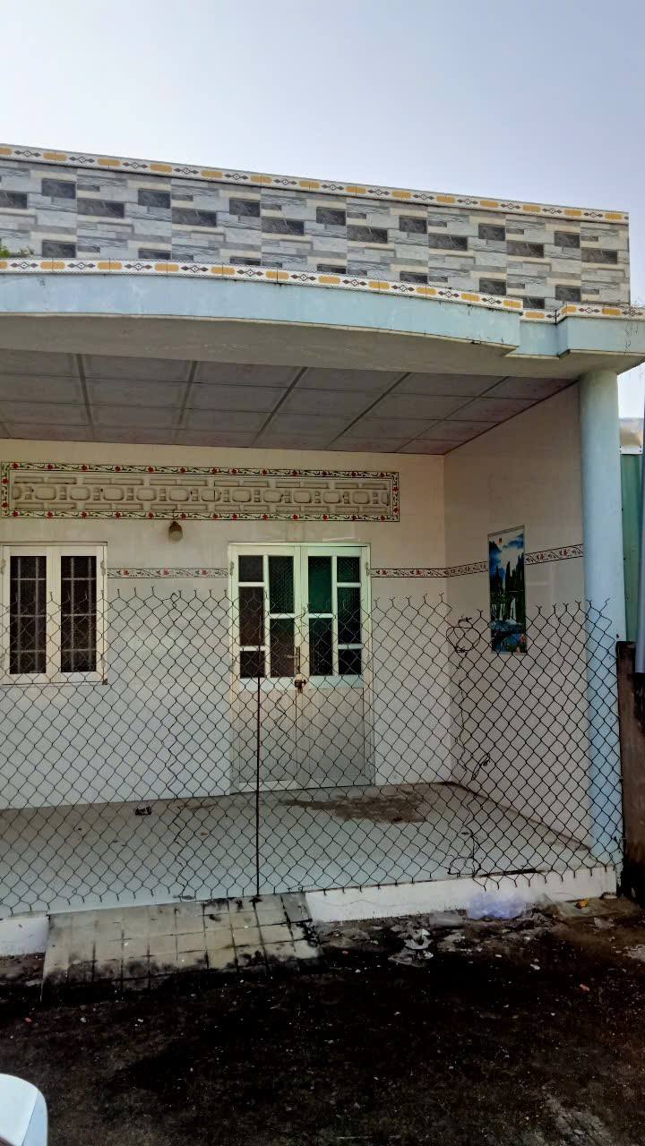 Nhà cấp 4 Long An 80m² giá 950 triệu - Chính chủ bán gấp, sổ hồng sẵn!