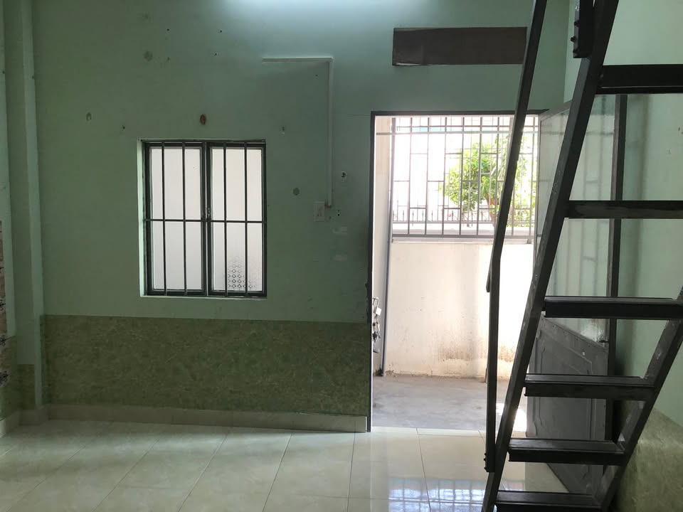 Phòng trọ 28m² mặt tiền Cầu Bè, Nha Trang - 1.2 triệu, giờ giấc tự do