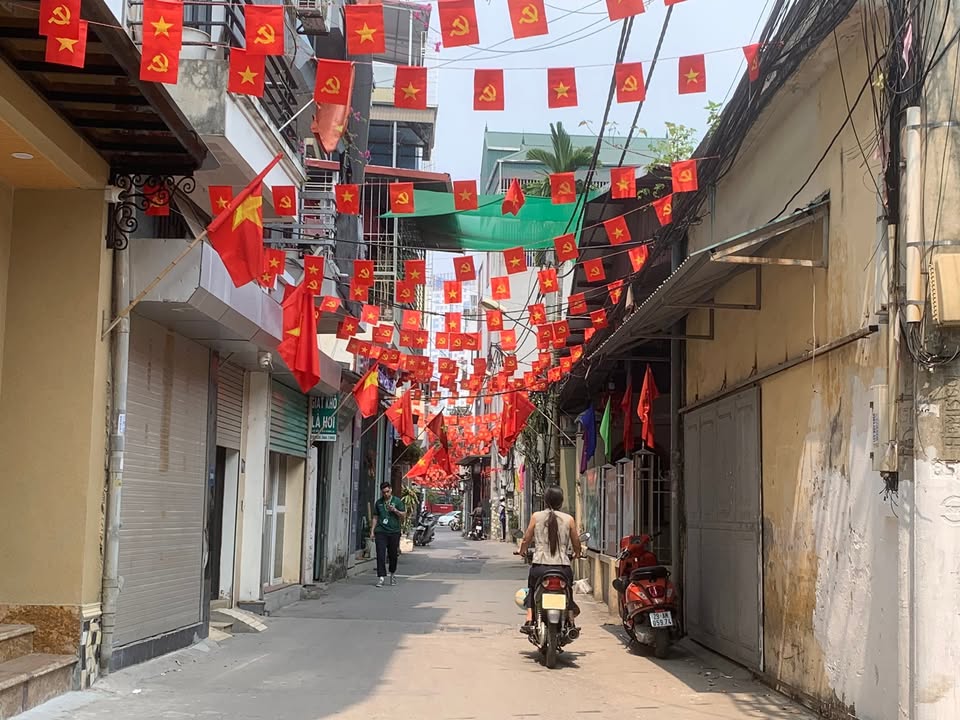 Nhà 5 tầng Văn La, Hà Đông - 31m² - 7.7 tỷ - Ngõ ô tô, tặng full nội thất