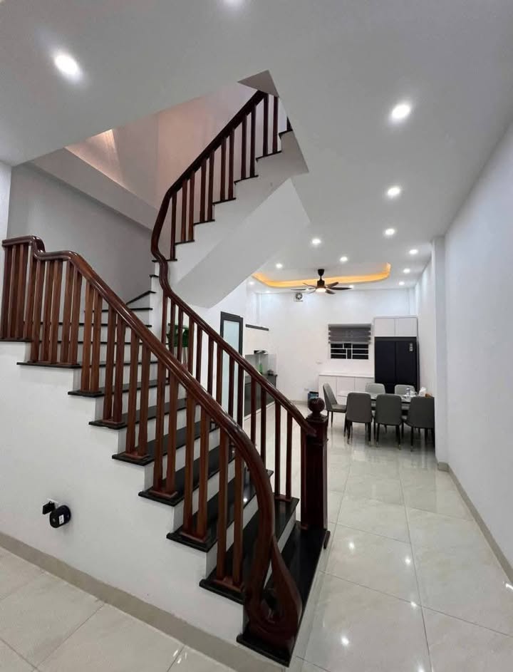 Nhà riêng Hà Đông 35m² giá 6.5 tỷ - Ngõ gần ô tô tiện lợi!