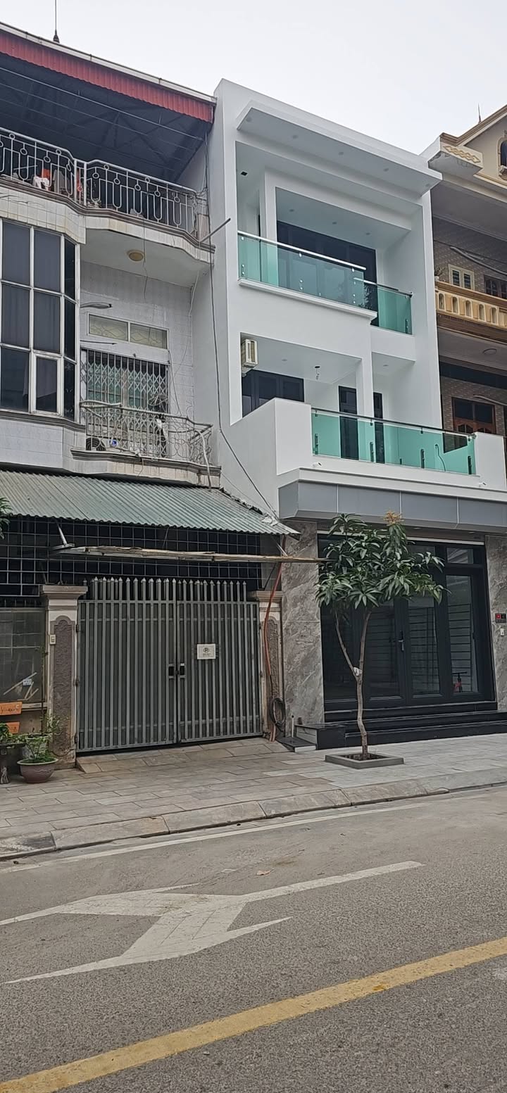 Bán Đất Tặng Nhà 3 Tầng Tôn Thất Tùng, Vĩnh Yên - 92m² Giá Hơn 5 Tỷ