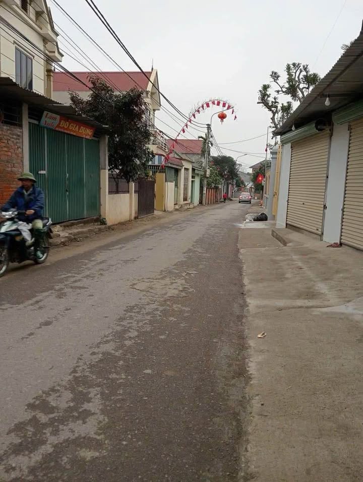 Đất Nền Quốc Oai 200m² View Hồ - Sổ Đỏ Full Thổ Cư, Giá Tốt